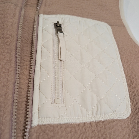 Fleece zip up vest - Picture 2 of 6